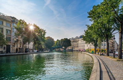 A romantic stroll along the banks of the Canal Saint Martin