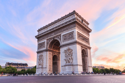 Discover the Arc de Triomphe by day and by night