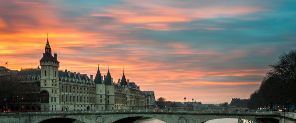 Romantic stay ? Cupid on the Seine!