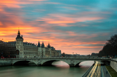 Romantic stay ? Cupid on the Seine!